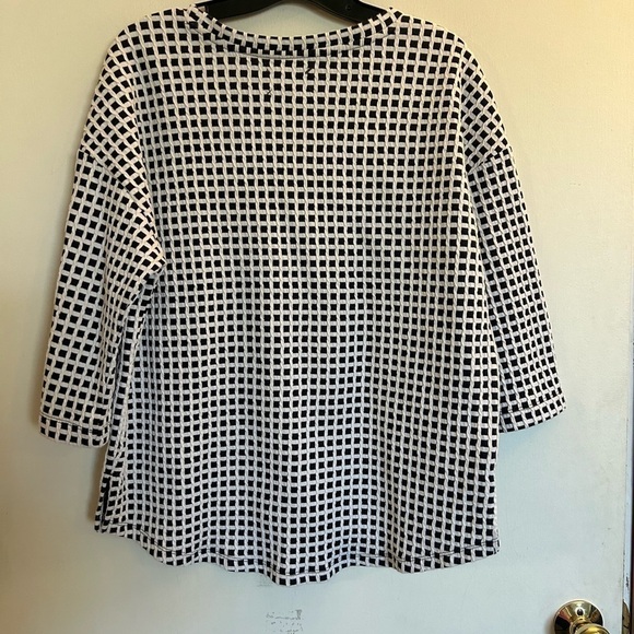 Lou & Grey Tops for Women 3/4 sleeve textured square print top - Picture 2 of 6